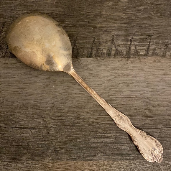 Vintage William Rogers pattern silver plated serving spoon - Picture 2 of 9